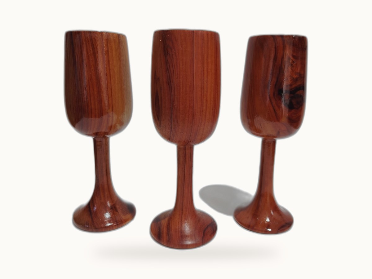 Copas Savia torneadas en madera de tonos rojizos